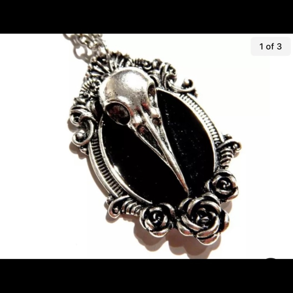 Skull cameo